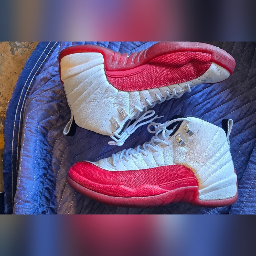 Men's 9.5 Air Jordan 12 Retro "Cherry" Blk/Volcanic Red Like New